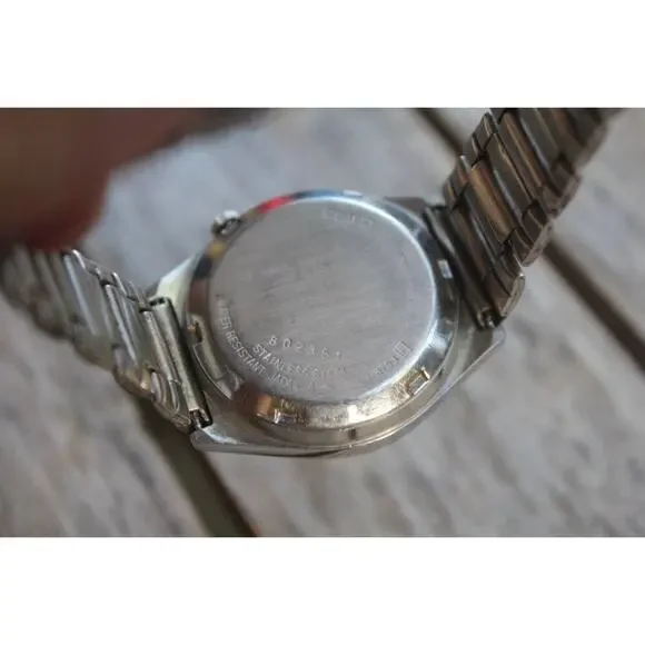 Vintage 1974 Seiko Automatic Mens Silver Watch W/daydate & Black accents - Picture 2 of 5